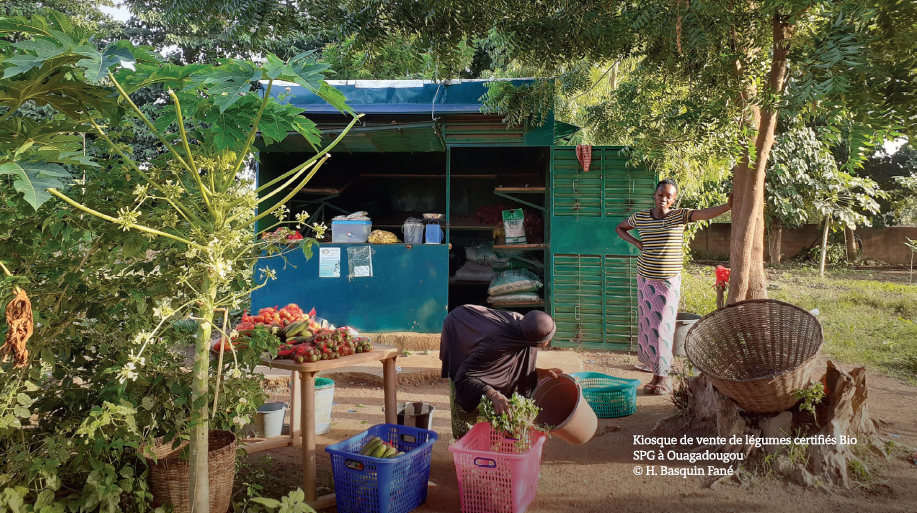 Kiosque de vente de légumes certifiés Bio SPG à Ouagadougou © H. Basquin Fané