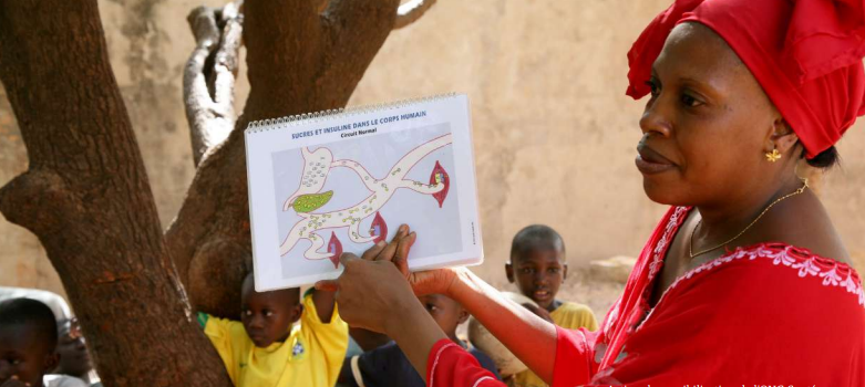 Action de sensibilisation de l'ONG Santé Diabète au Mali. © Gil Corre