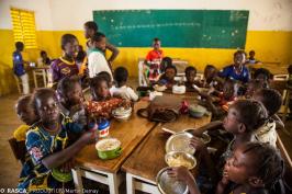 Cantine scolaire au Burkina Faso © AFL / Martin Demay