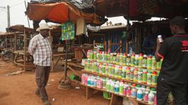 Marché de vente de pesticides et d'herbicides en Côte-d'Ivoire