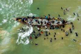 Pirogue de pêcheurs sénégalais vue de drone