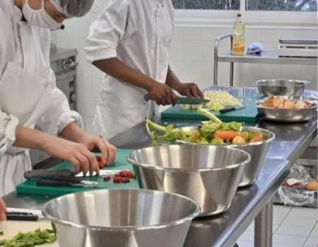 Élèves en cuisine