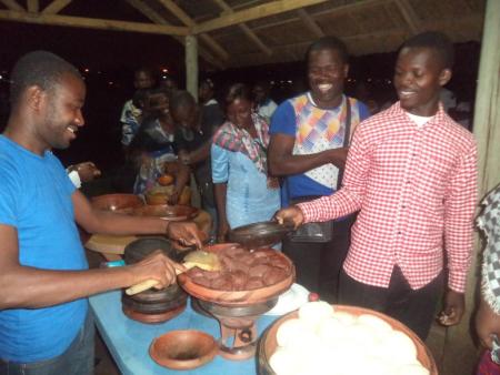Dégustations des produits locaux à la Bobar, Lomé, Togo © Oadel